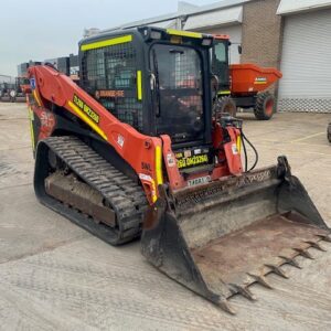 Front angle view of Kubota svl95-2s